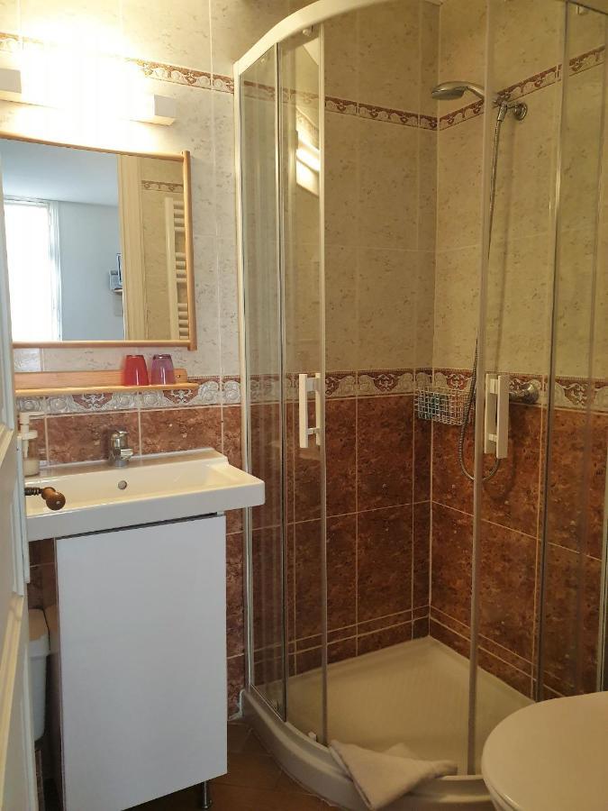 Tautavel Chambres D'Hotes Et Gites- L'Abri Sous Roche מראה חיצוני תמונה